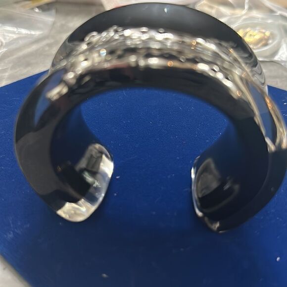 Unique & Amazing!! Vintage Black Lucite Silver Panther Cat Cuff Bracelet - Picture 3 of 3